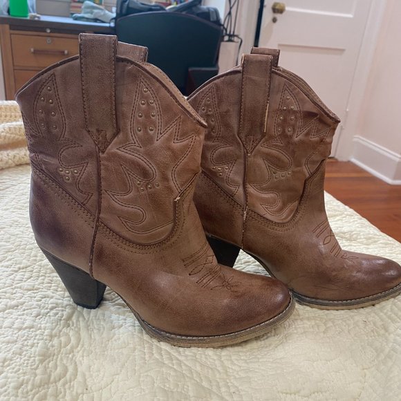 Very Volatile Cowboy Boots- 7.5 - Picture 2 of 5